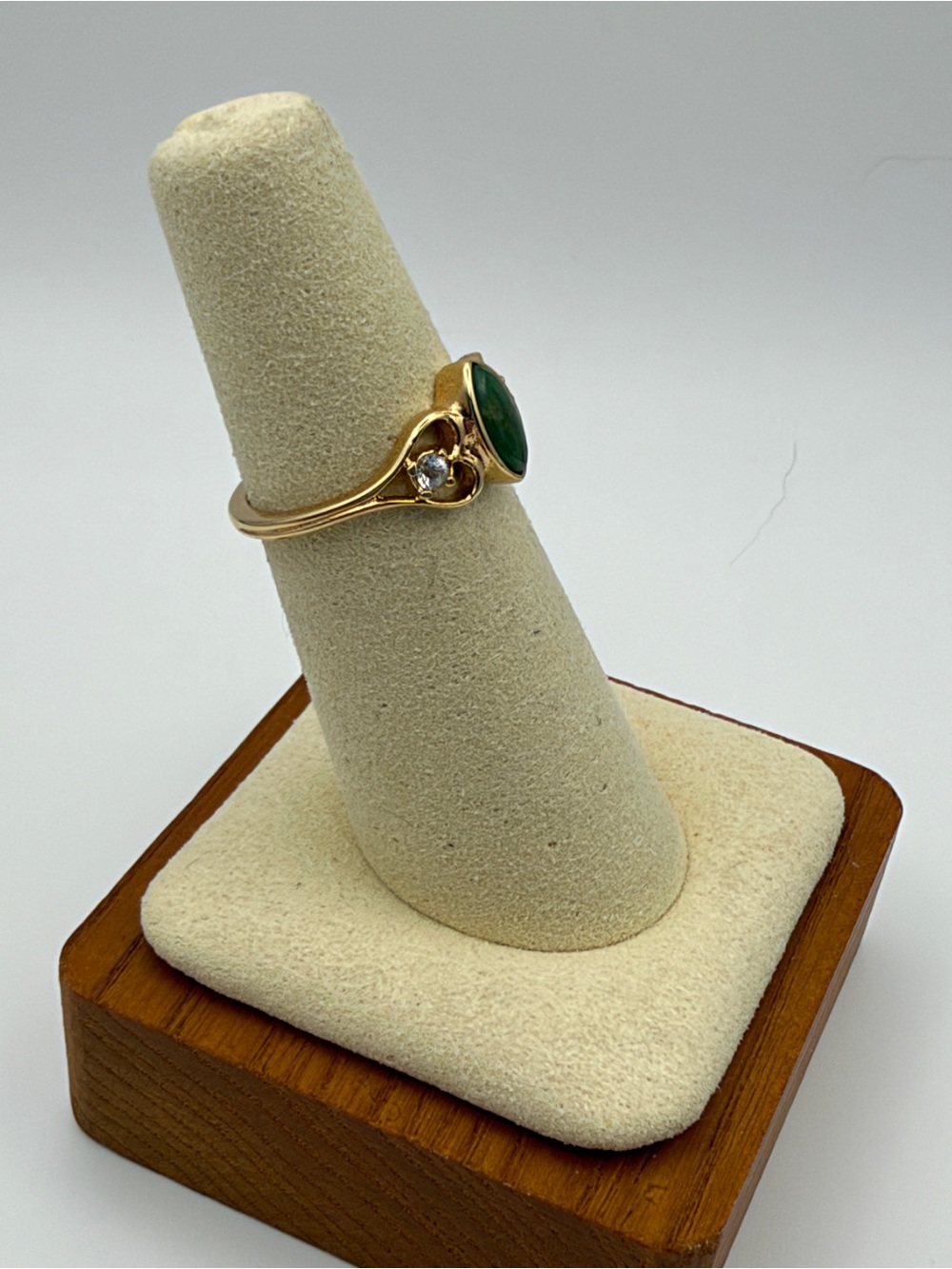 Vintage Avon 18K HGE GTR Marquise Jade Green Cabochon Ring Gold Electroplat - Picture 3 of 8